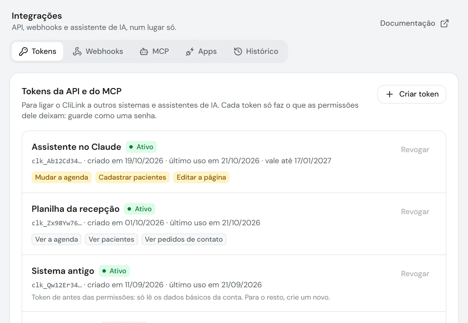Integrações no painel: tokens com permissões, webhooks e apps conectados, dados fictícios